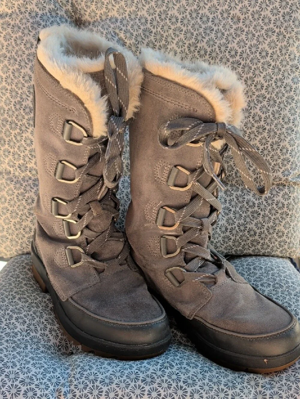 Sorel insulated lace